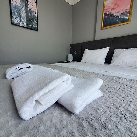 5 Mins To Airport Private Villa Room Istanbul Exterior foto